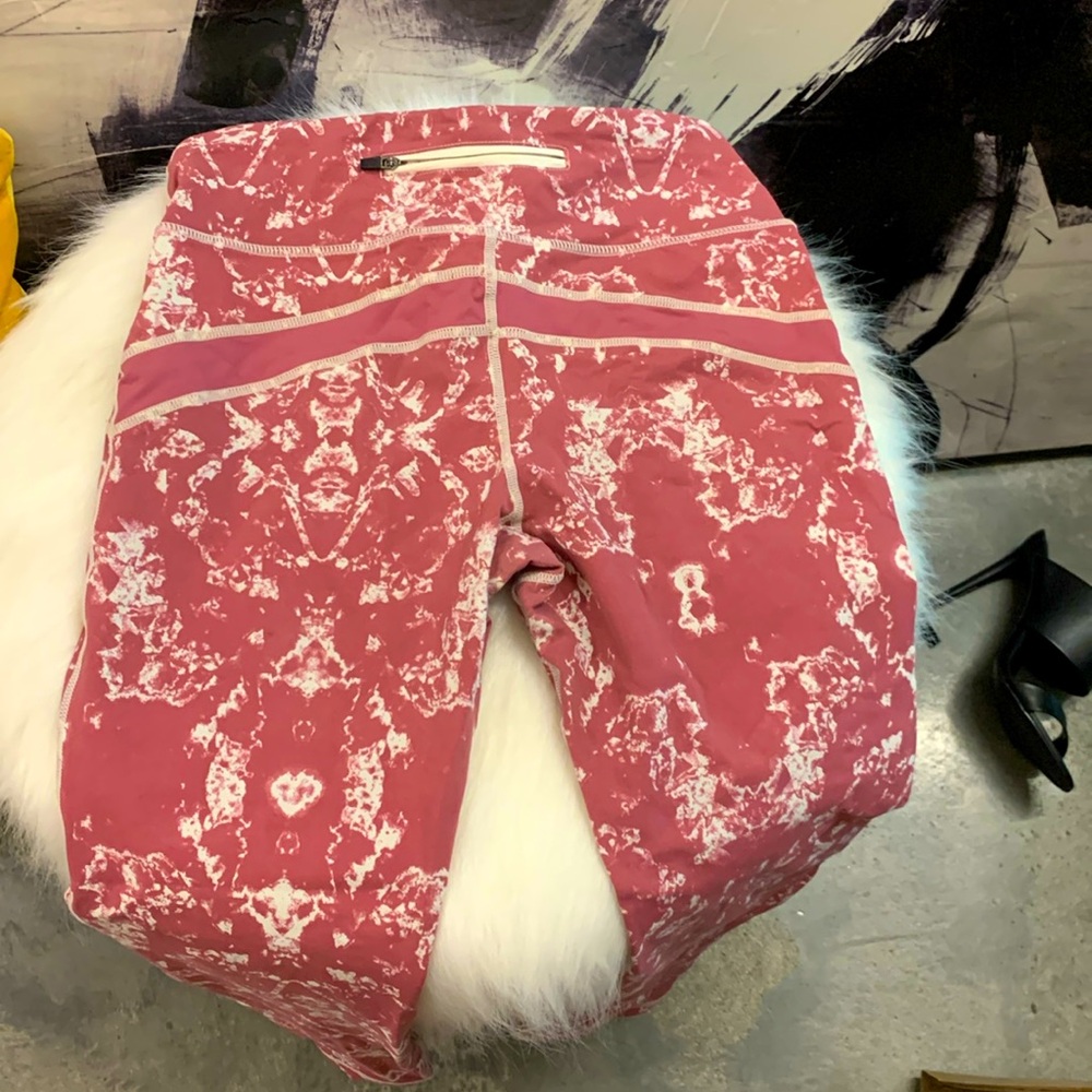 Cute and flattering running pant leggings.